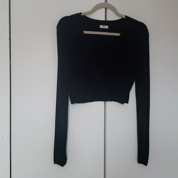 Black long sleeve crop top - Picture 1 of 3